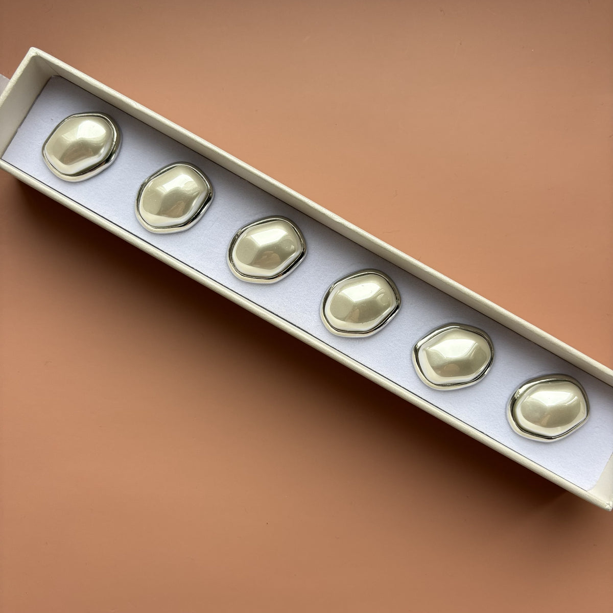 Fei – Asymmetrisk pärla